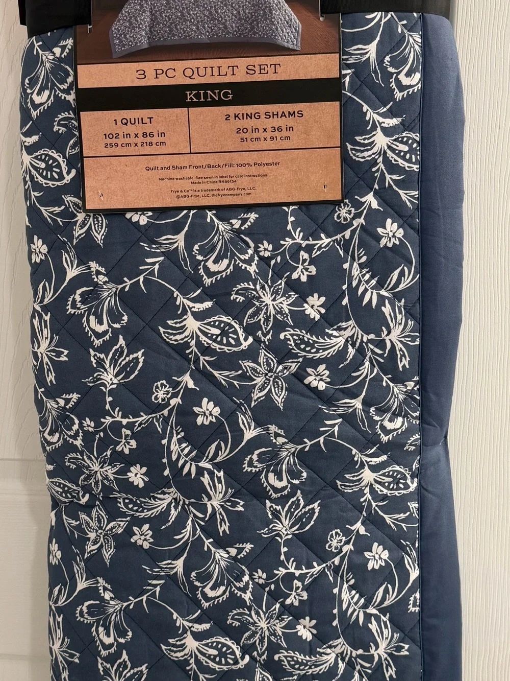 FRYE AND CO. Blue Floral King 3-Piece Quilt Set